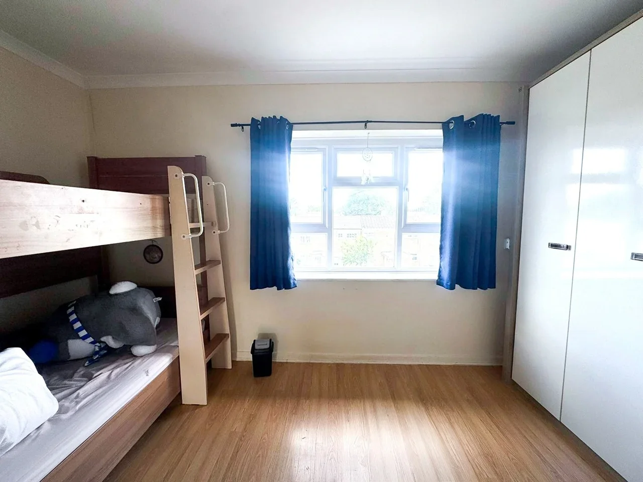 Flat Longcroft Drive in Waltham Cross