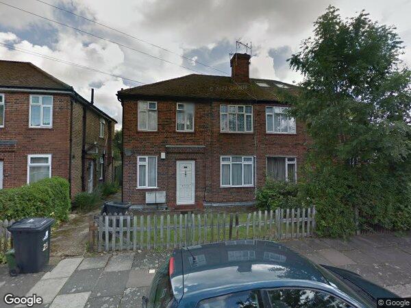 Room Shelley Avenue in Greater London