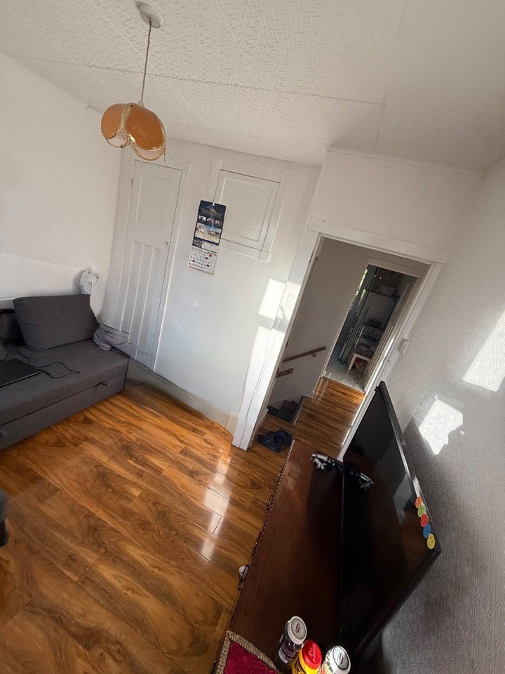 Room Shelley Avenue in Greater London