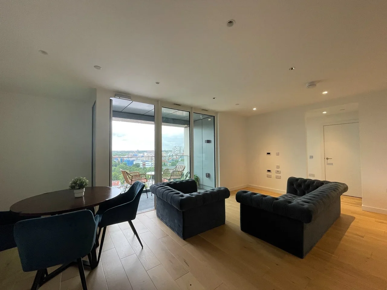 Flat Capitol Way in Greater London