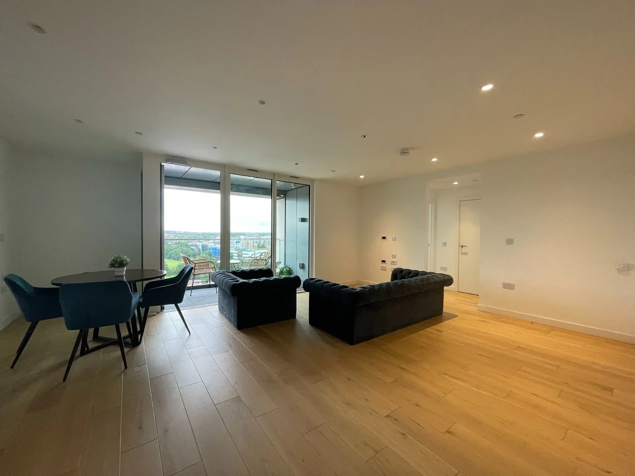 Flat Capitol Way in Greater London