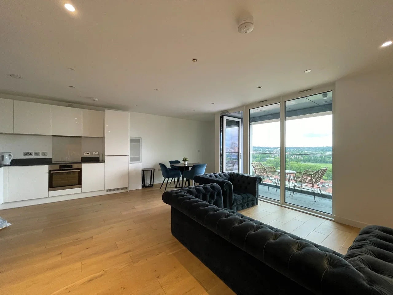 Flat Capitol Way in Greater London