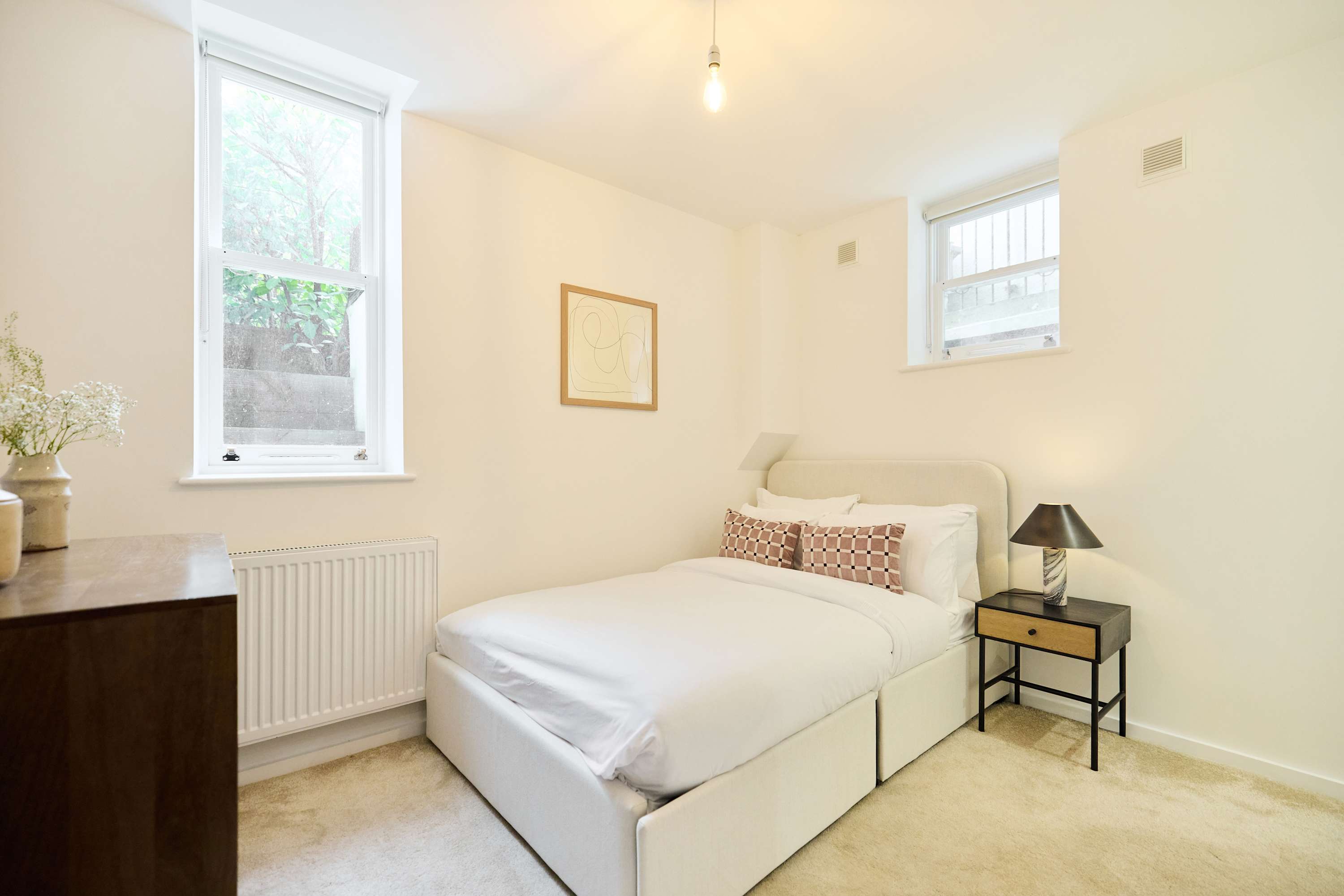 Flat Evering Road in Greater London