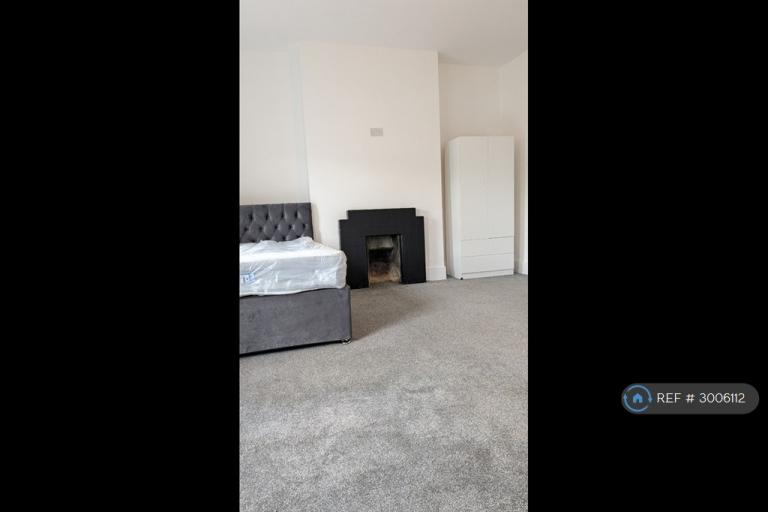 Room Elmers End Road in Greater London