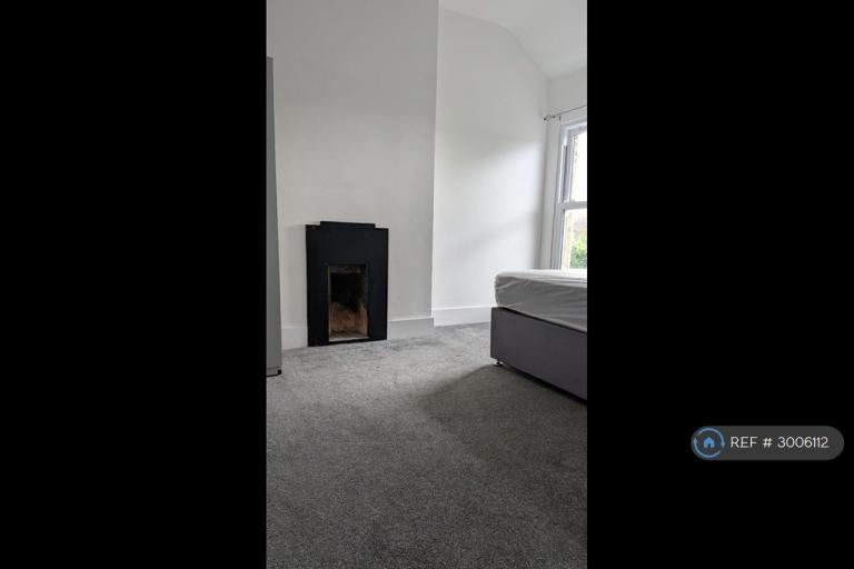 Room Elmers End Road in Greater London