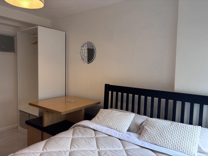 Room Rupert Road in Greater London