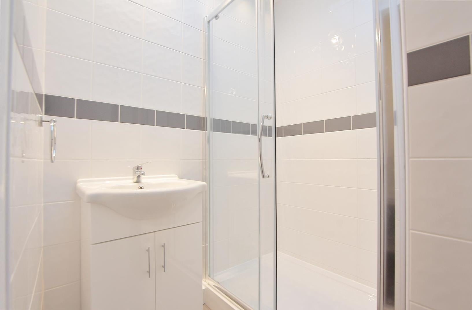 Flat Spencer Road in Greater London