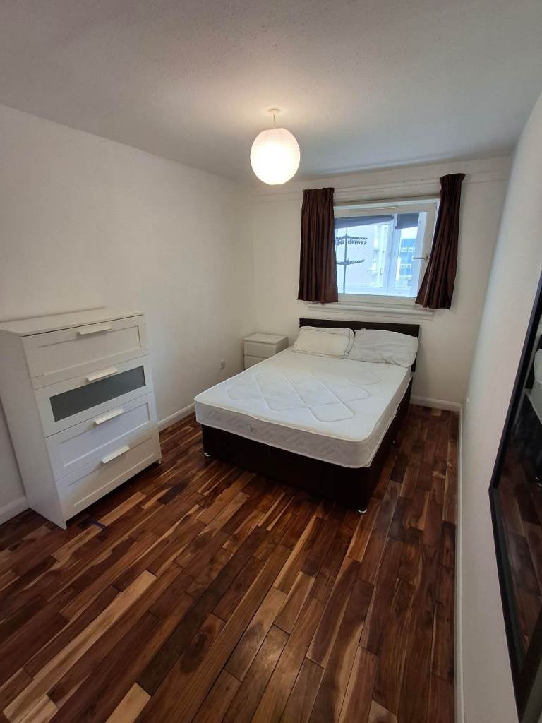 Flat Dundasvale Court in Glasgow