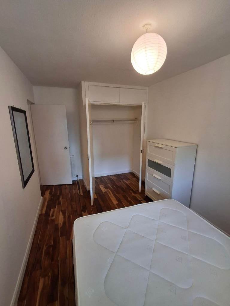 Flat Dundasvale Court in Glasgow