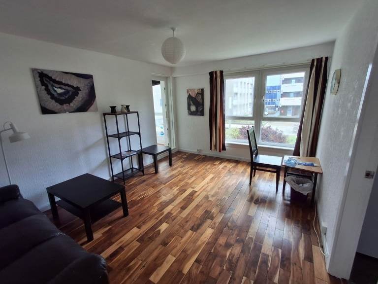 Flat Dundasvale Court in Glasgow