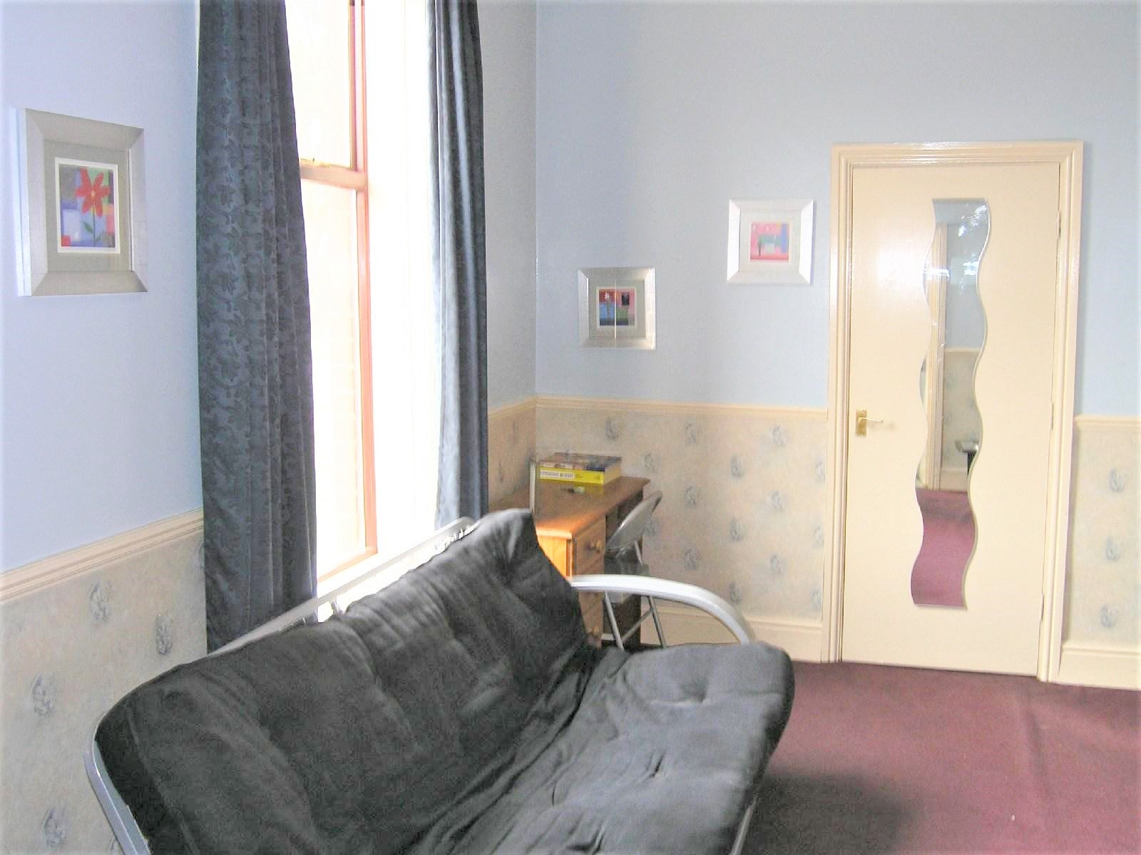 Flat Hyde Park Road in Leeds