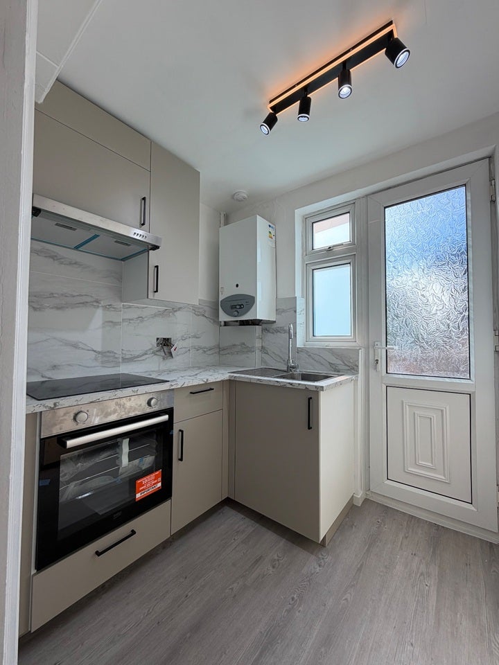 Flat Woodberry Down in Greater London