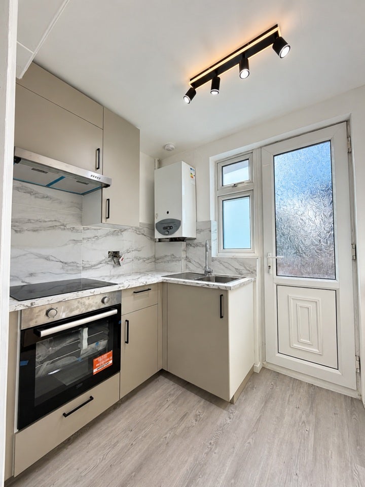 Flat Woodberry Down in Greater London
