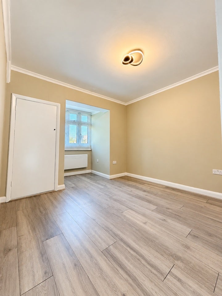 Flat Woodberry Down in Greater London