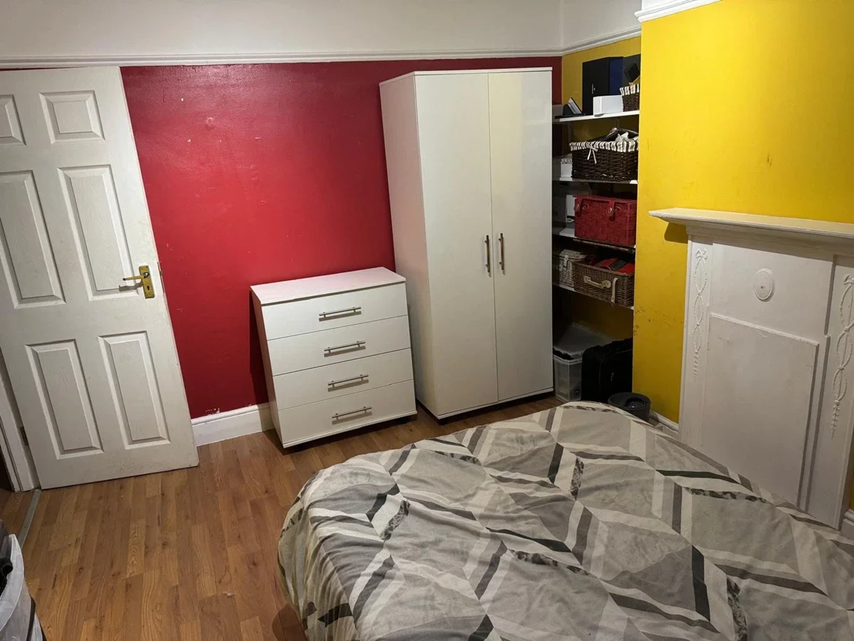 Room Cameron Road in Greater London