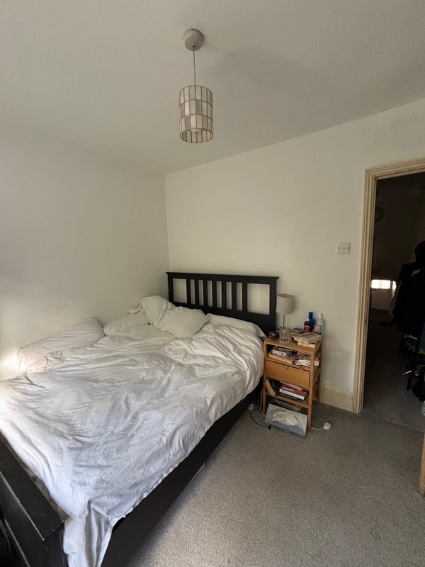 Room Arodene Road in Greater London
