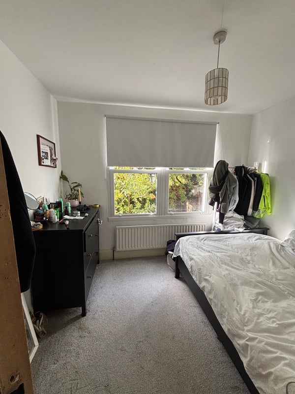 Room Arodene Road in Greater London