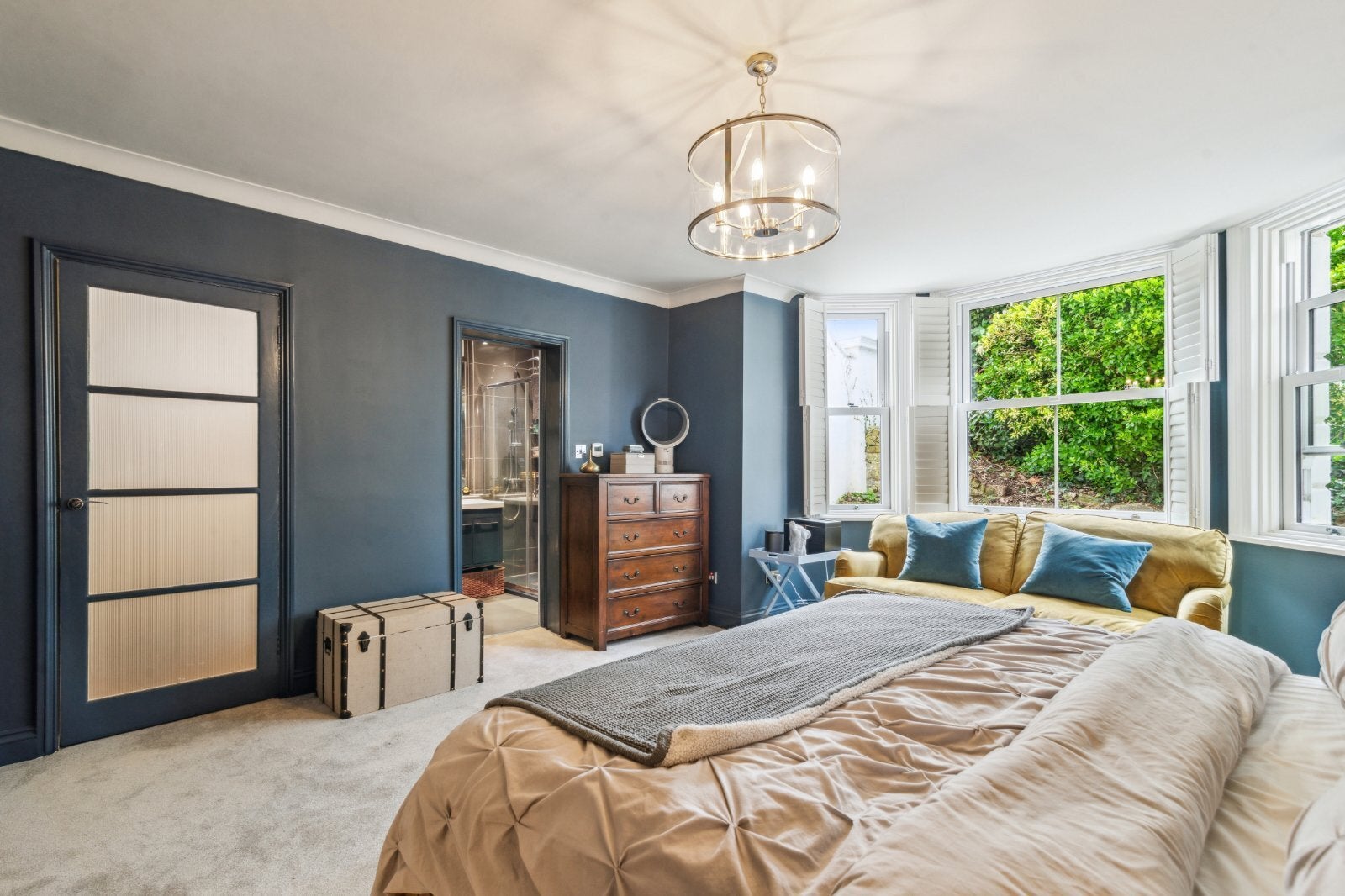 Flat Upper Richmond Road in Greater London
