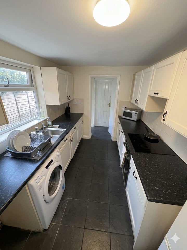 Room Hurcott Road in Wyre Forest