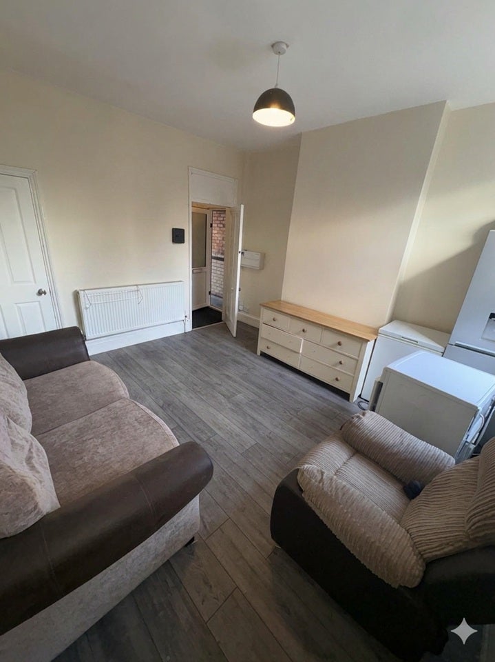 Room Hurcott Road in Wyre Forest