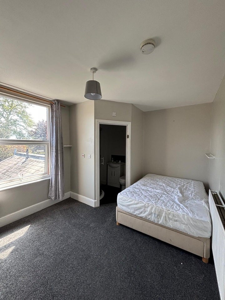 Room Hurcott Road in Wyre Forest