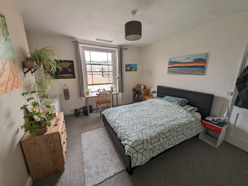 Room Alma Vale Road in Bristol