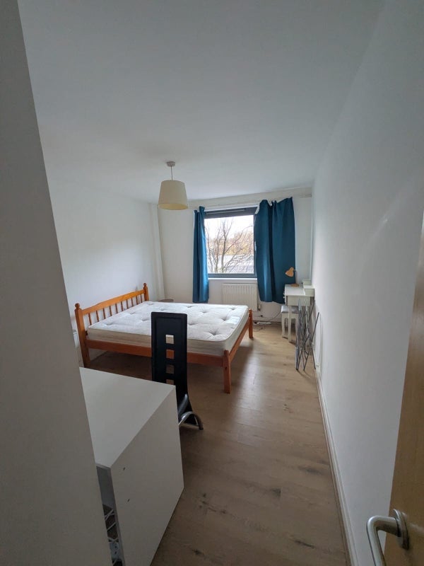 Room Triangle Road in Greater London