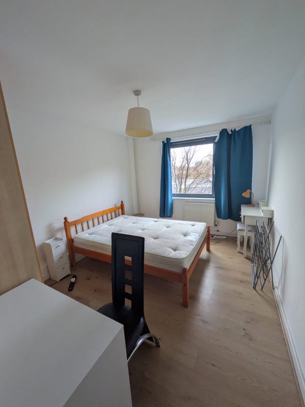 Room Triangle Road in Greater London