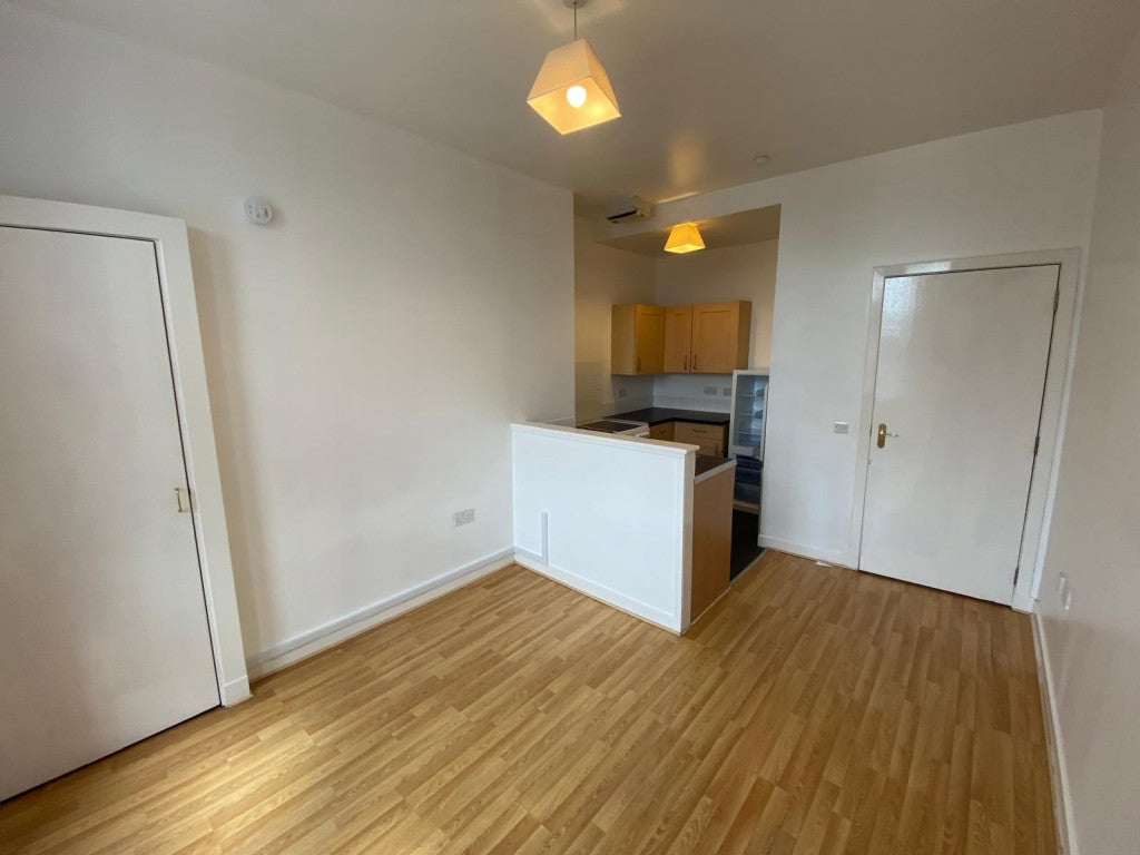 Flat Holmlea Road in Glasgow