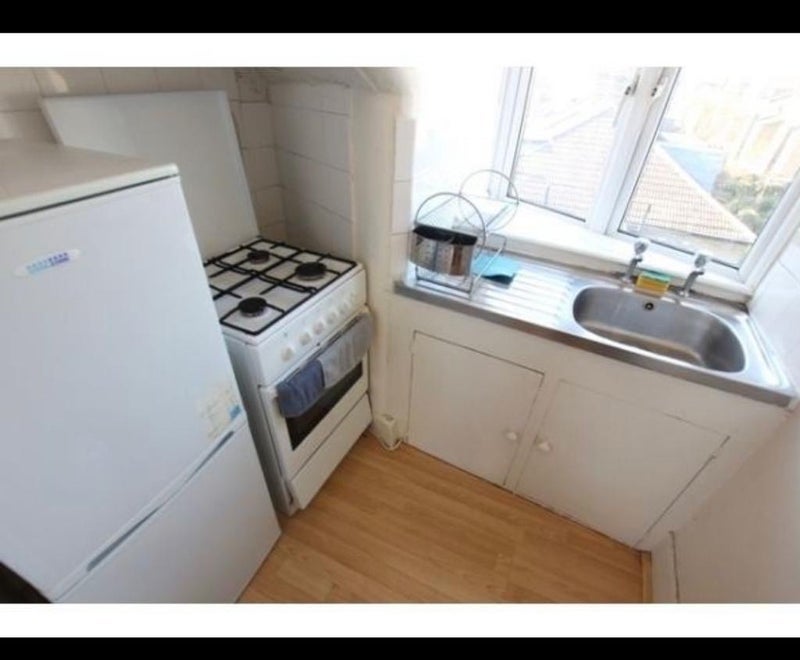 Flat Mountgrove Road in Greater London