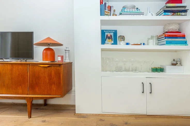 Flat Lauriston Road in Greater London