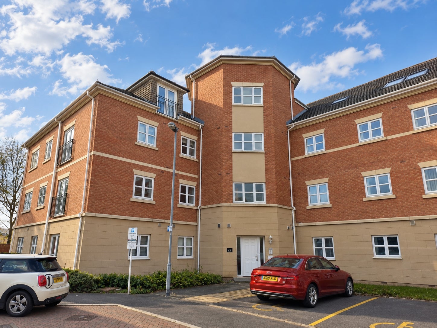 Flat Delamere Gardens in Wakefield