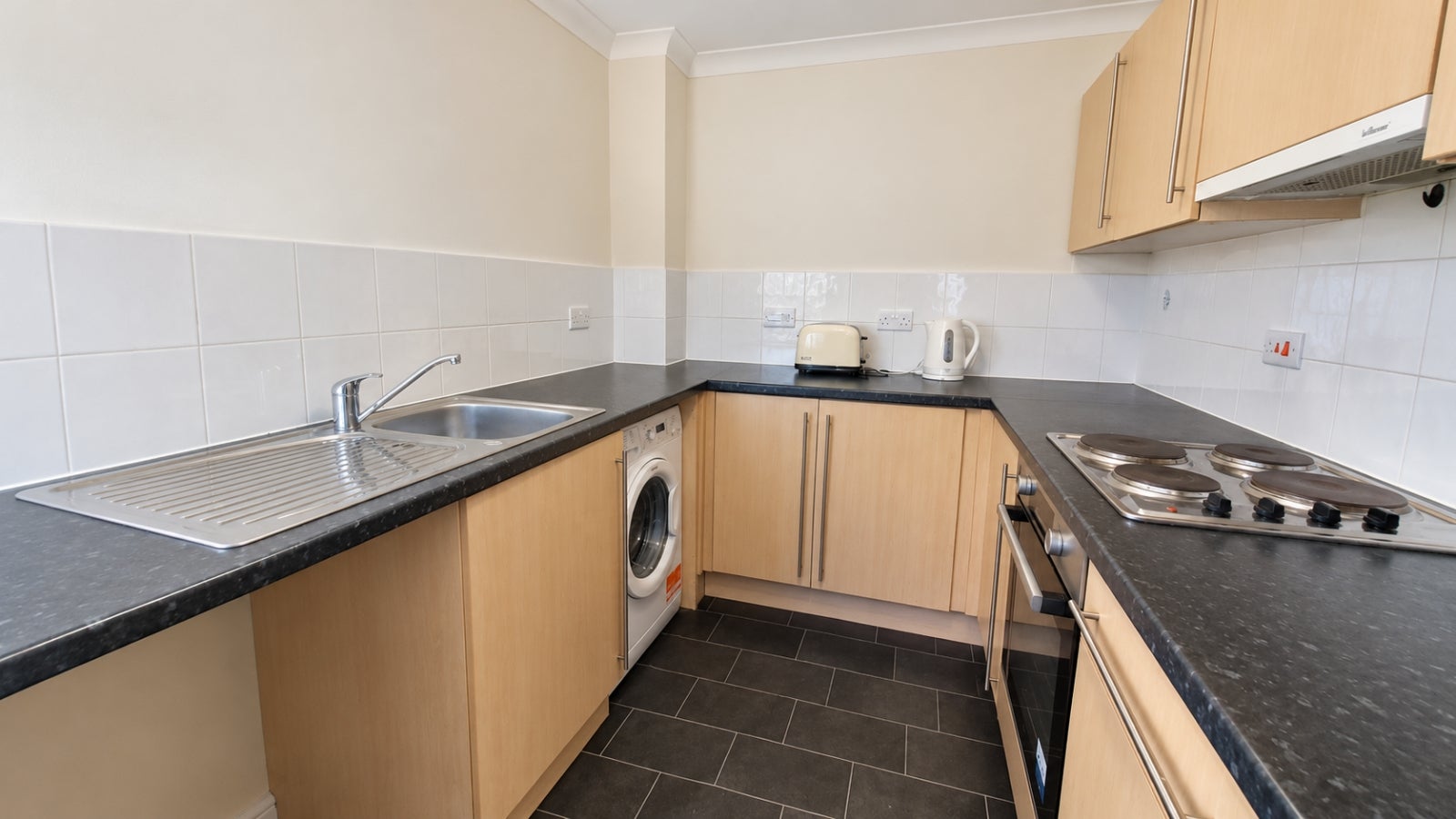 Flat Delamere Gardens in Wakefield