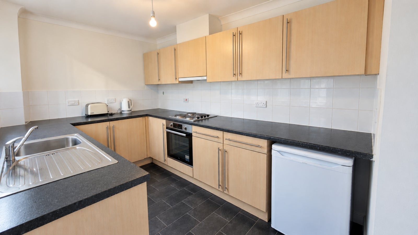 Flat Delamere Gardens in Wakefield