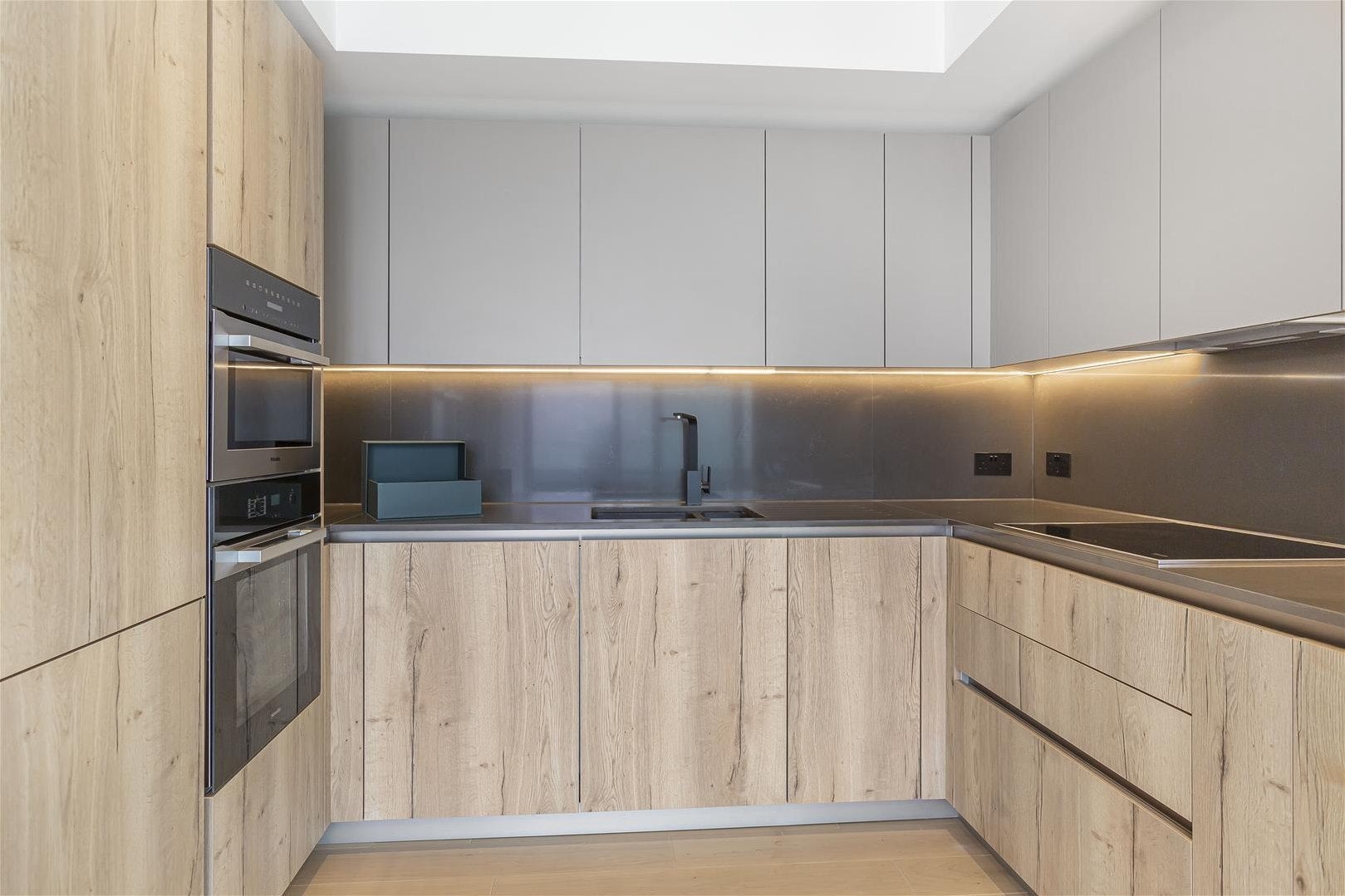 Flat Nile Street in Greater London