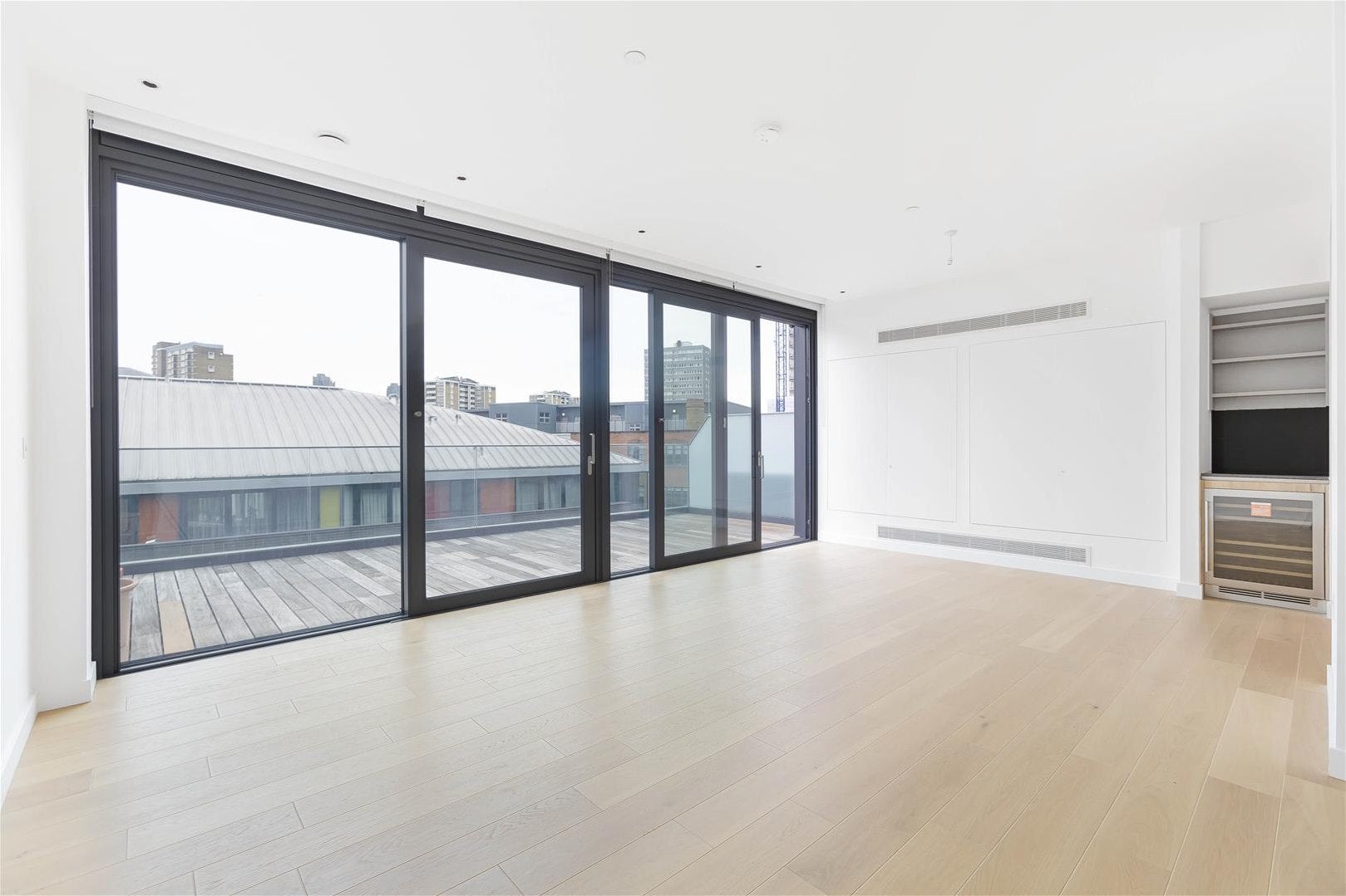 Flat Nile Street in Greater London