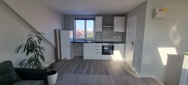 Flat Wellington Road South in Greater London