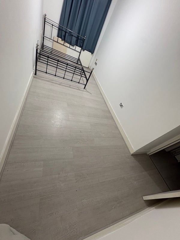 Room High Road Leytonstone in Greater London