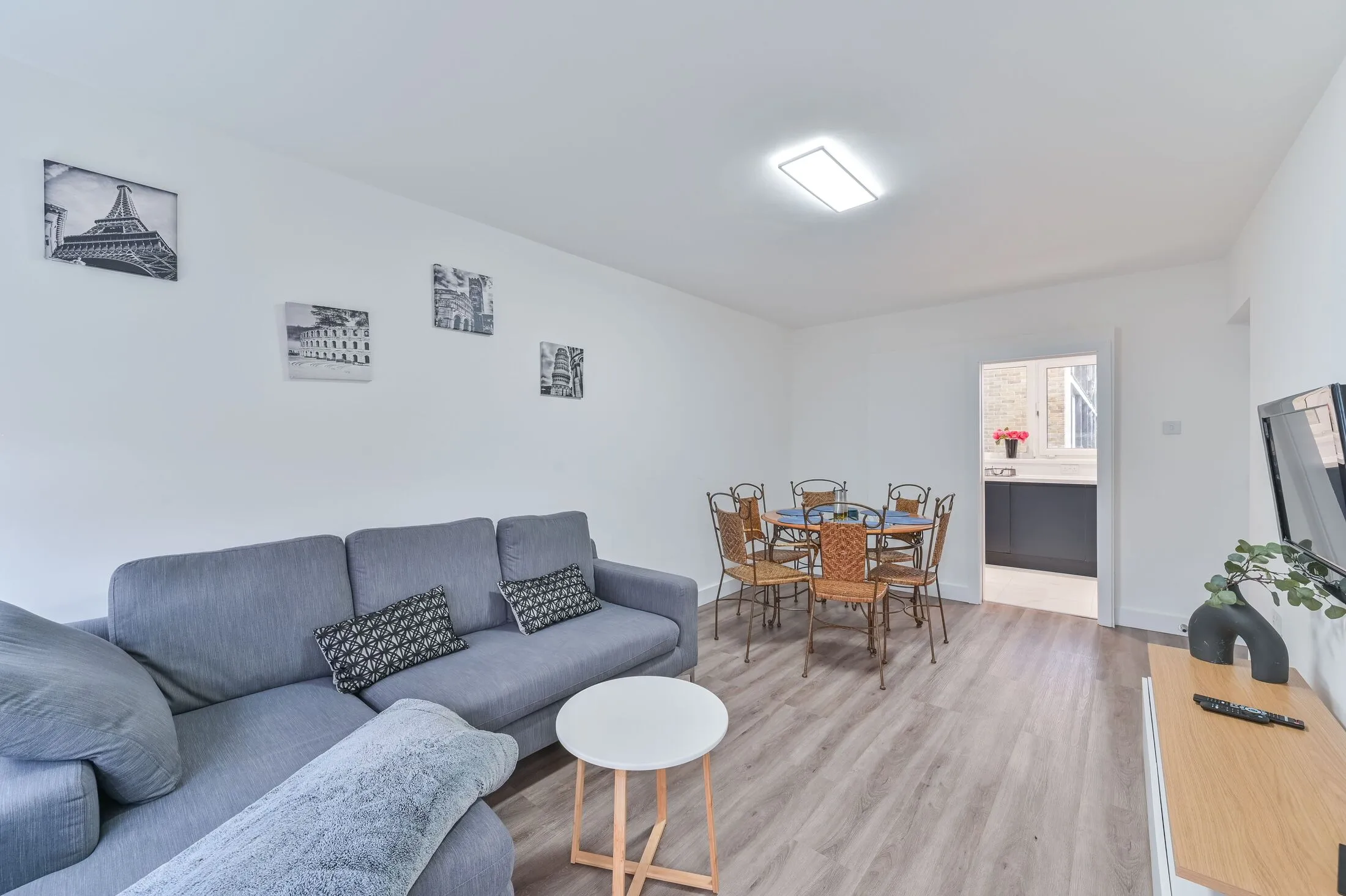Flat Crownstone Road in Greater London