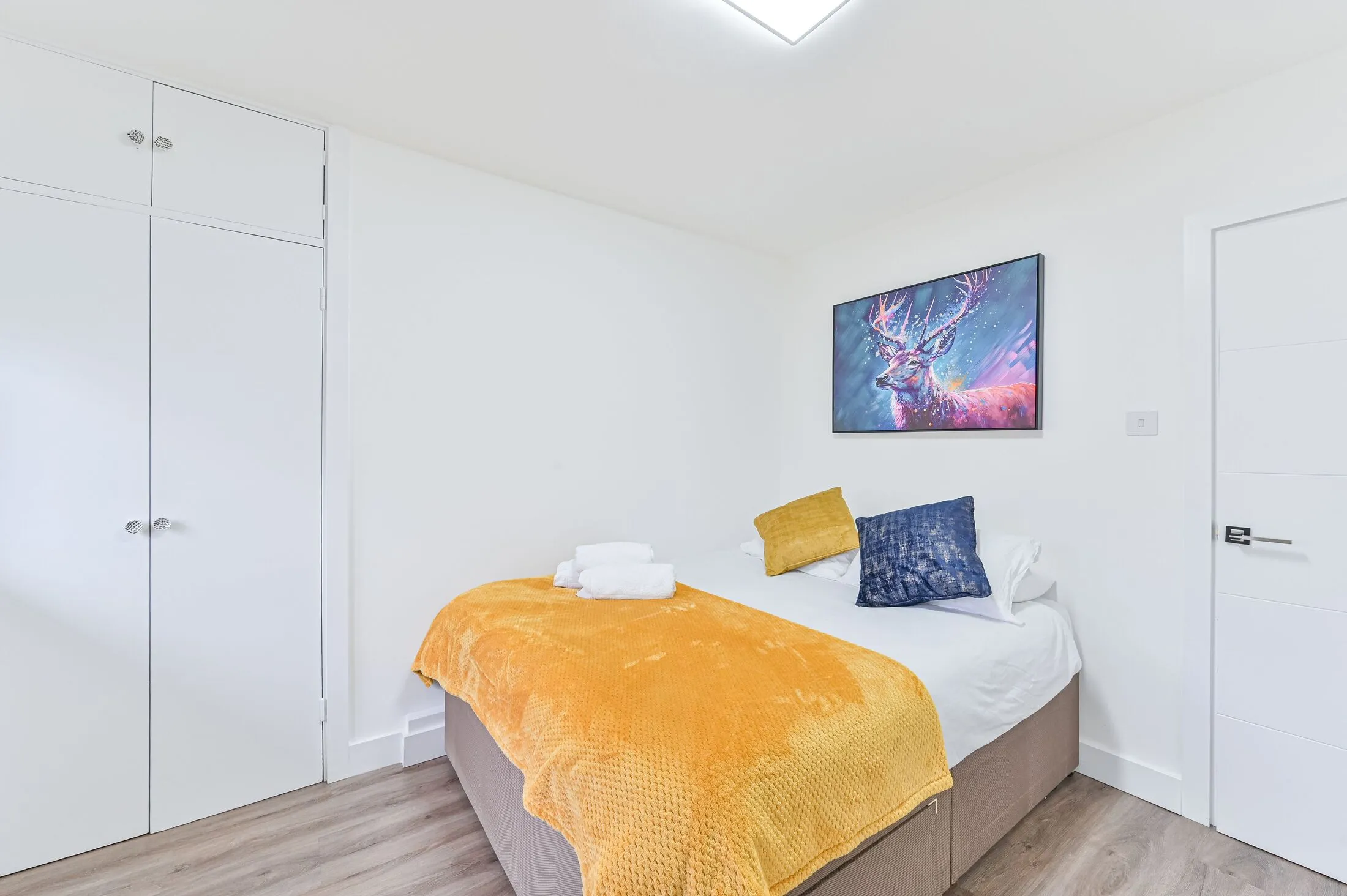 Flat Crownstone Road in Greater London
