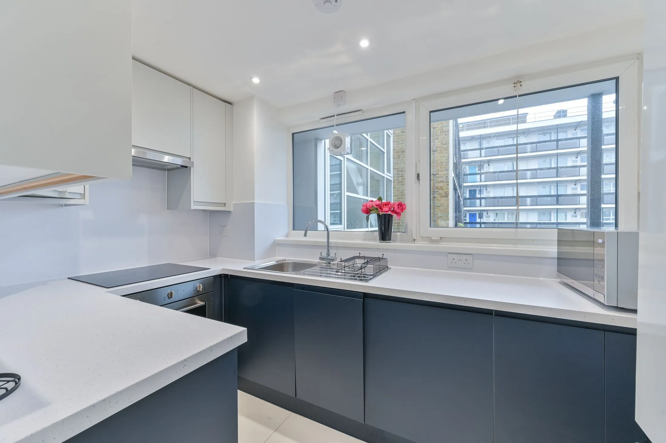 Flat Crownstone Road in Greater London