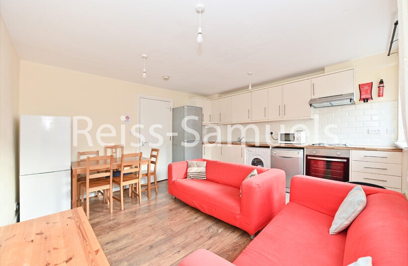 Flat Cyclops Mews in Greater London