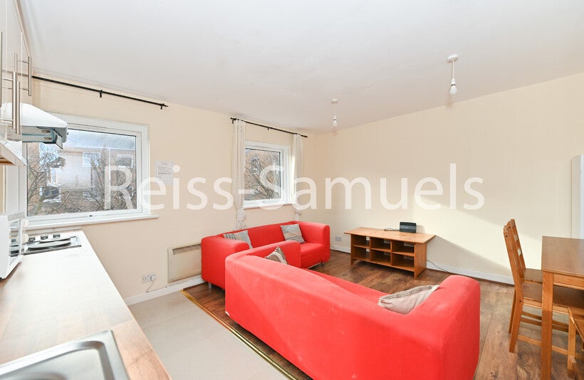 Flat Cyclops Mews in Greater London