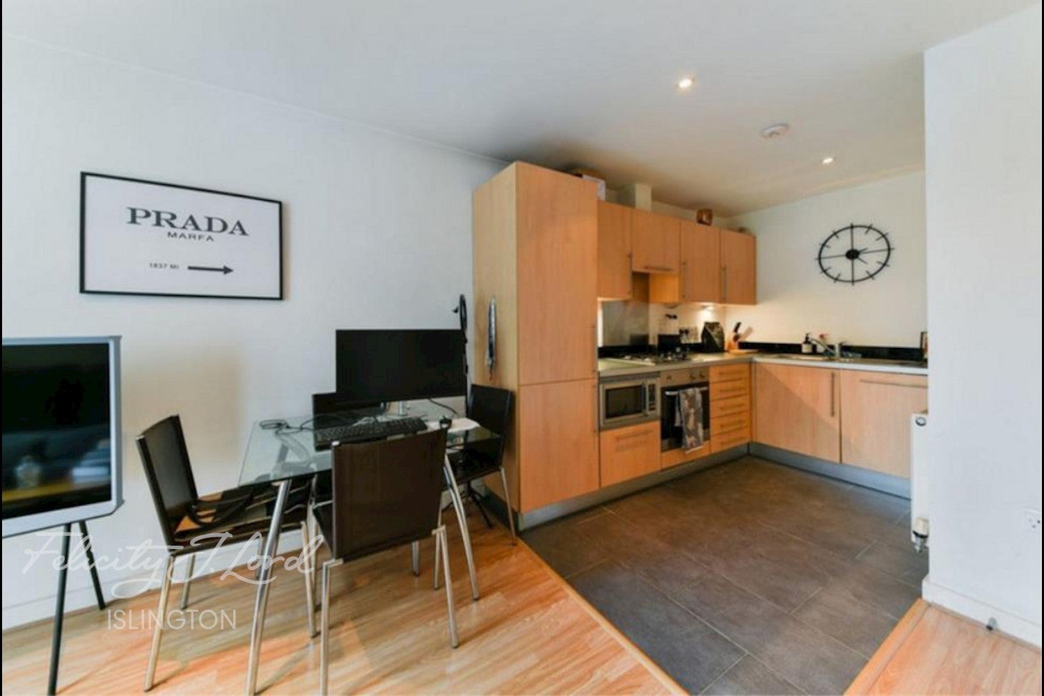 Flat Highbury Grove in Greater London