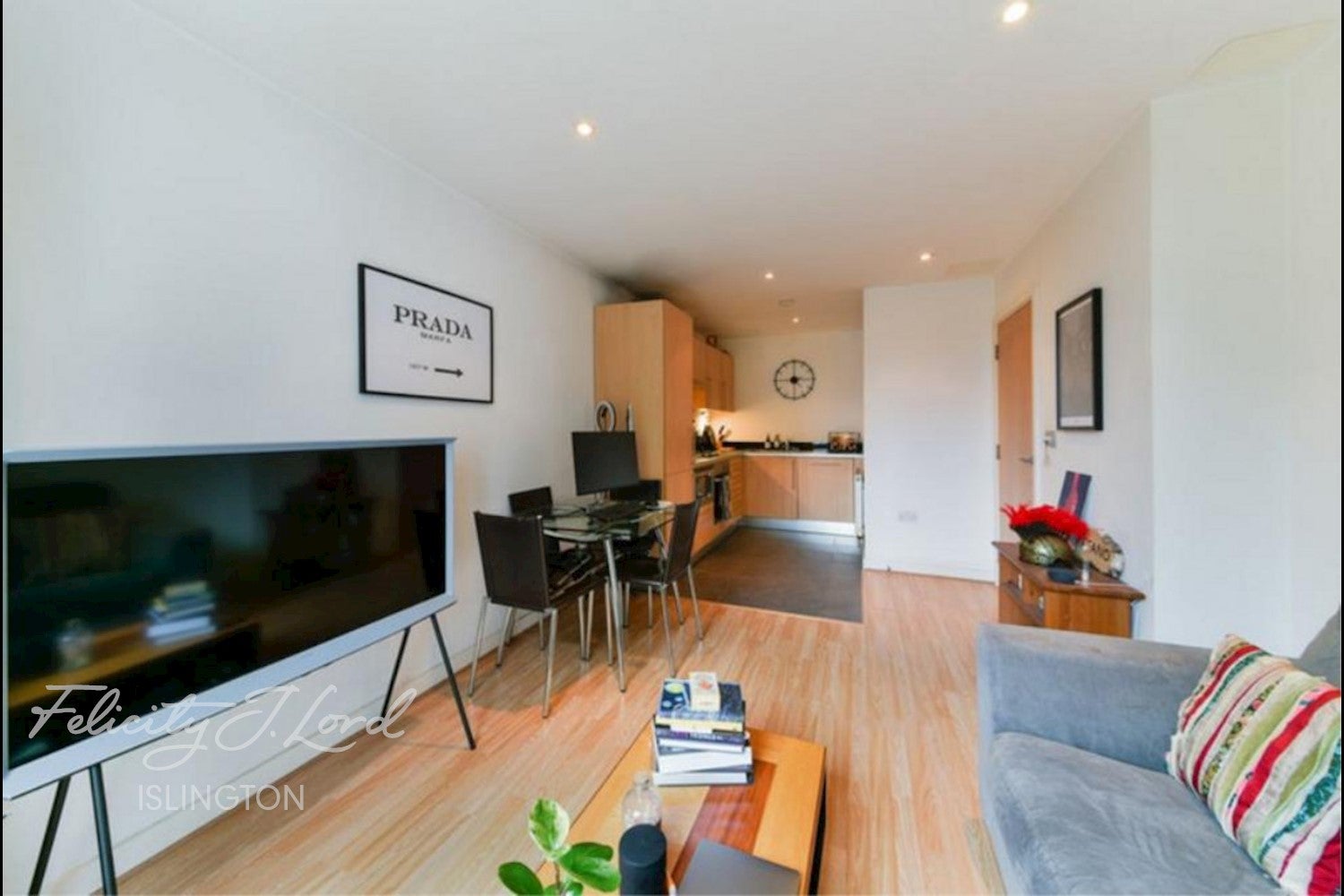 Flat Highbury Grove in Greater London