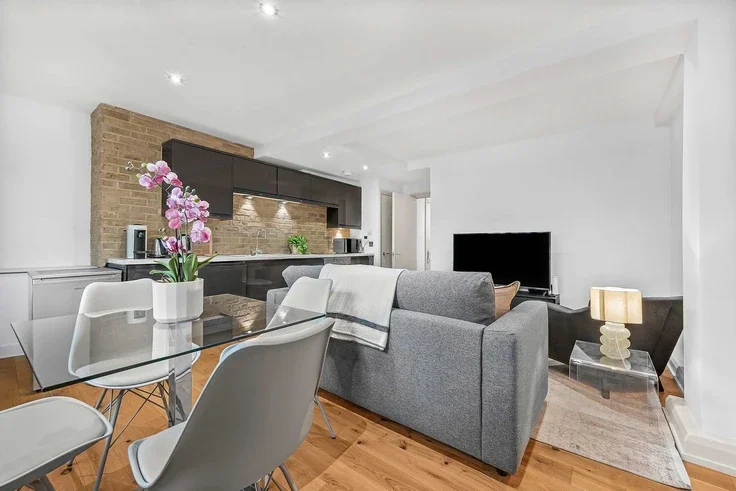 Flat Bateman Street in City of Westminster