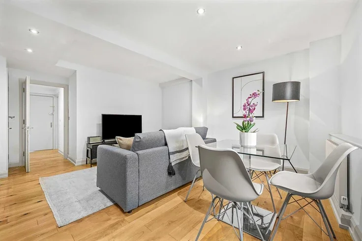 Flat Bateman Street in City of Westminster