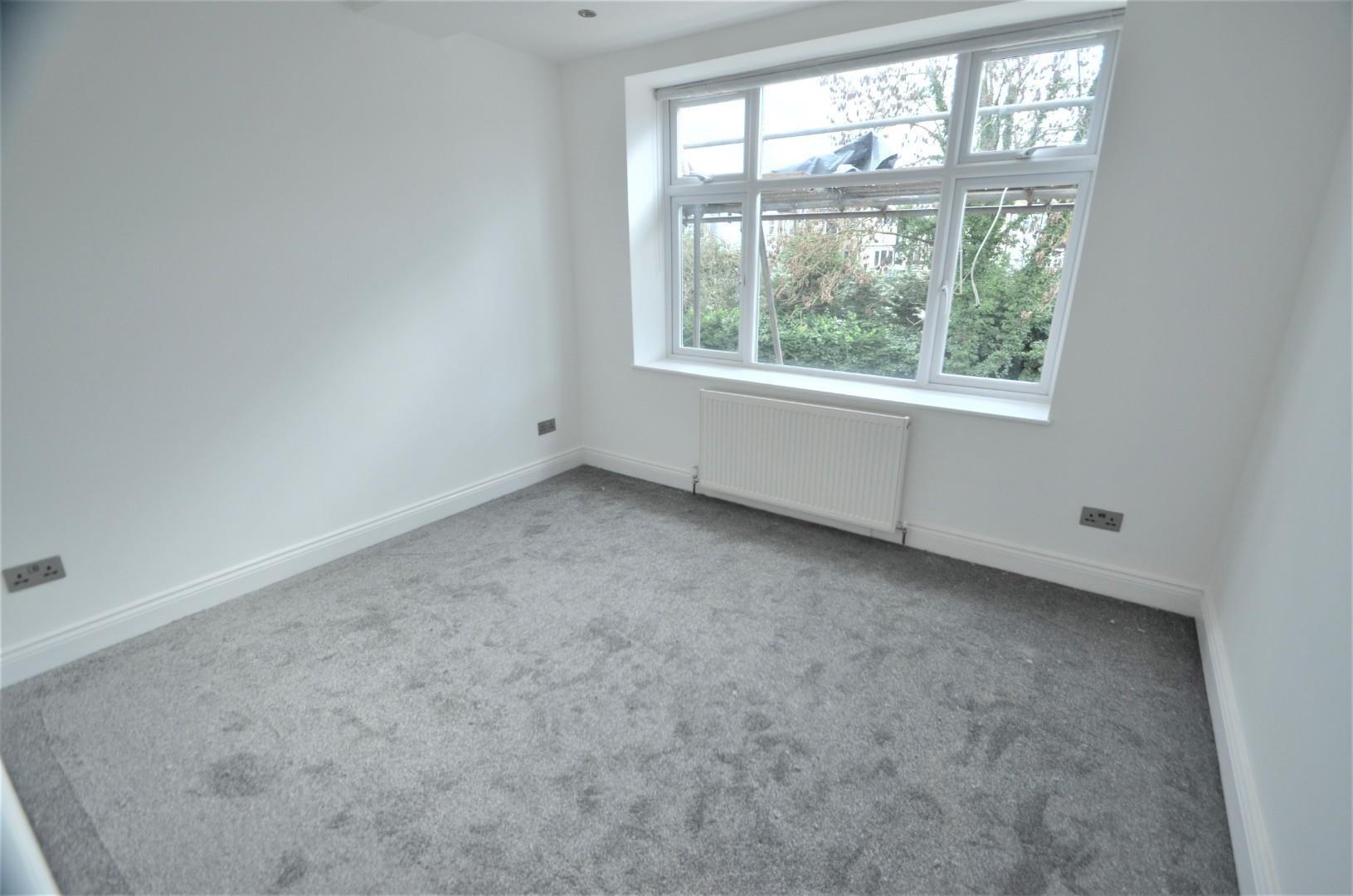 Flat Goodwyn Avenue in Greater London