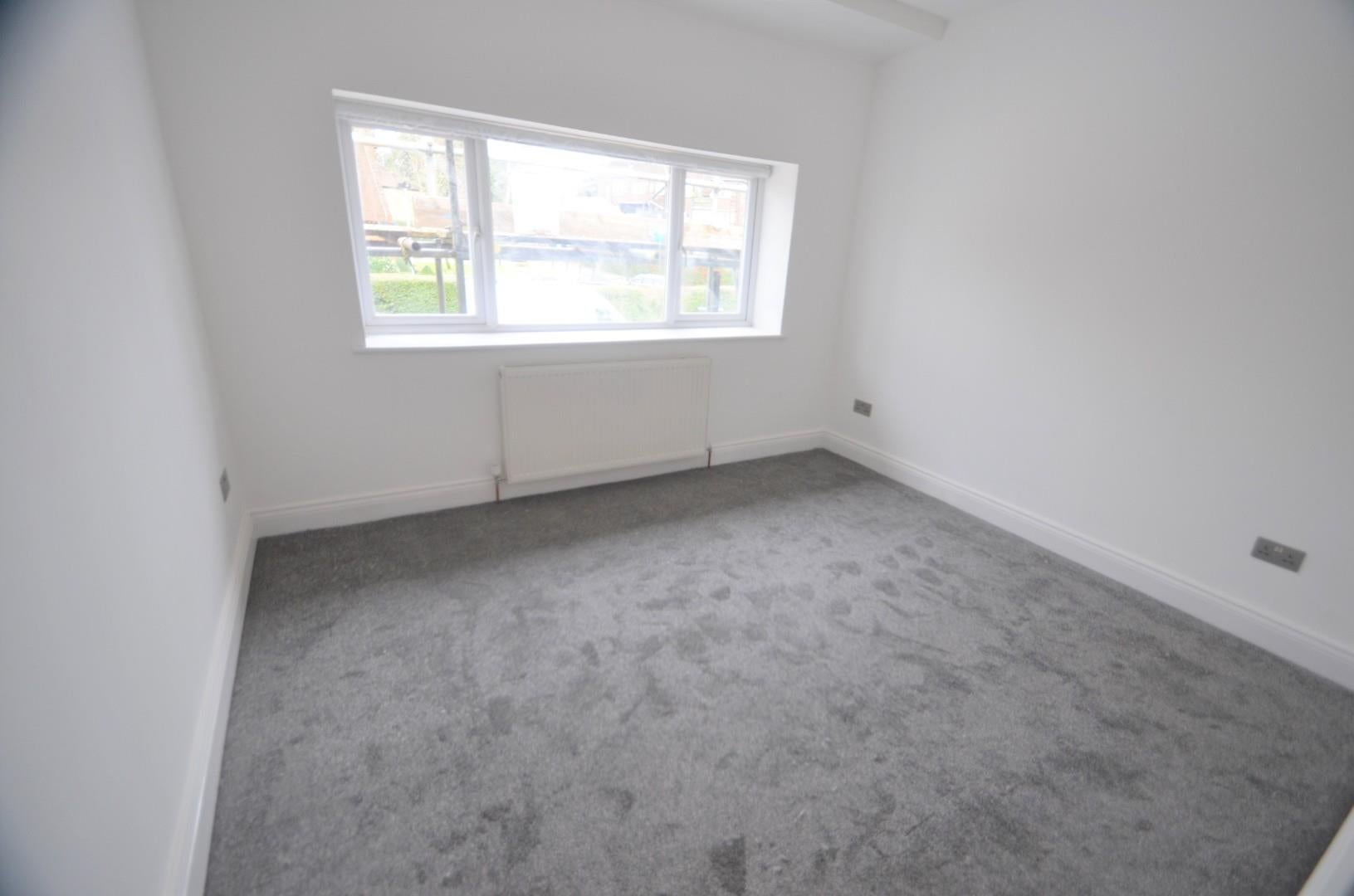 Flat Goodwyn Avenue in Greater London