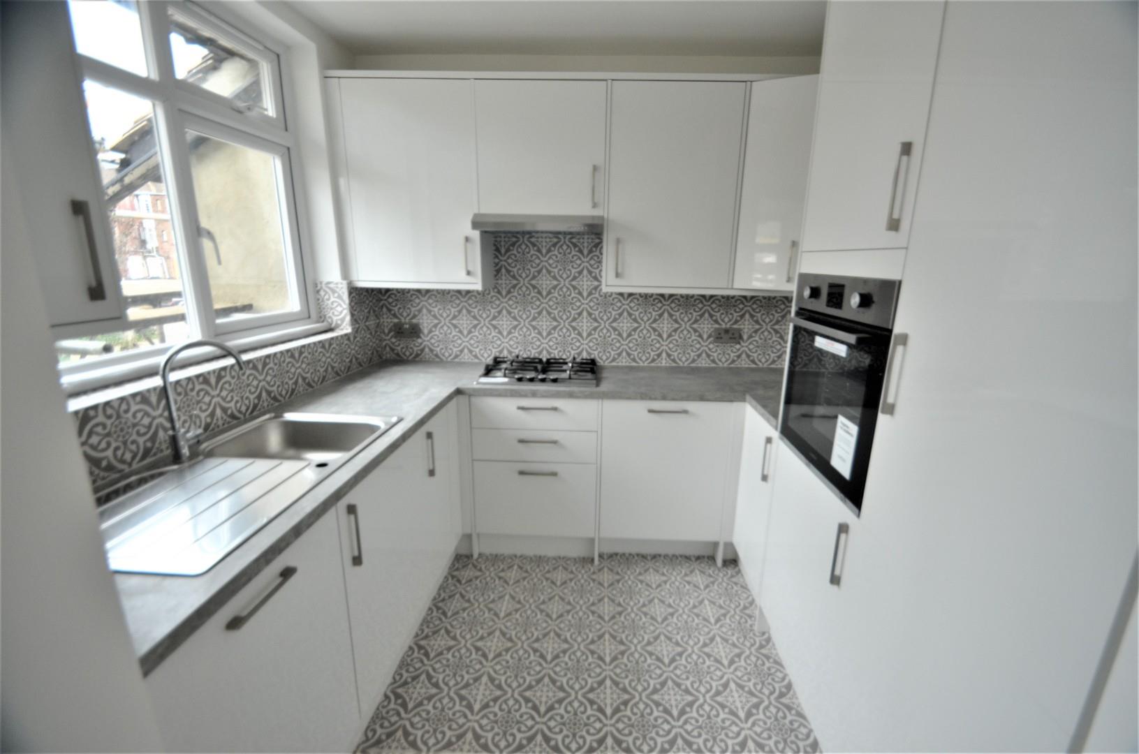 Flat Goodwyn Avenue in Greater London